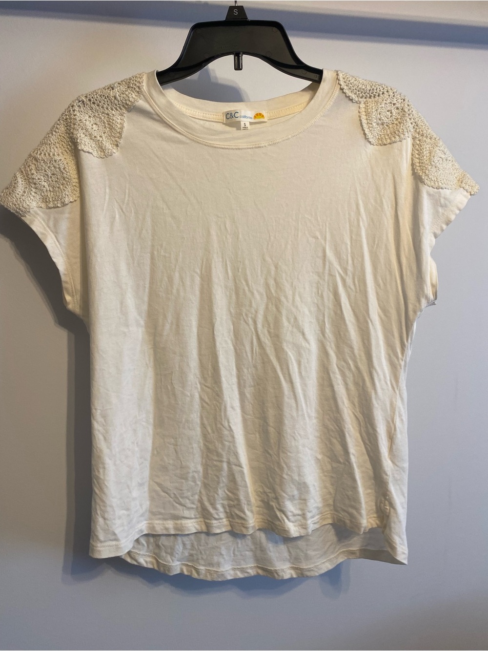 C&C California Cream Short Sleeve Tee with Crochet Shoulders